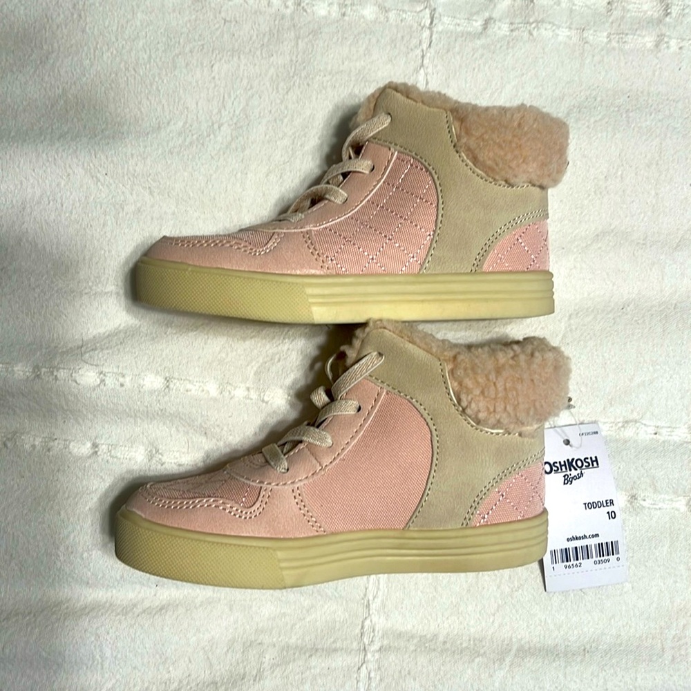 Toddler boots Oshkosh. NEW with tags